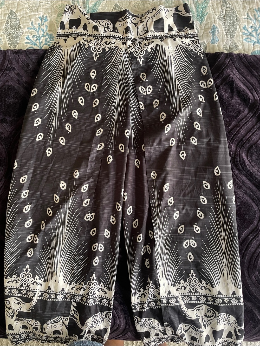 Source Unknown Black and White Elephant-Print thin flowy pants